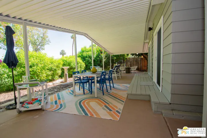 Seamless Indoor/Outdoor Entert