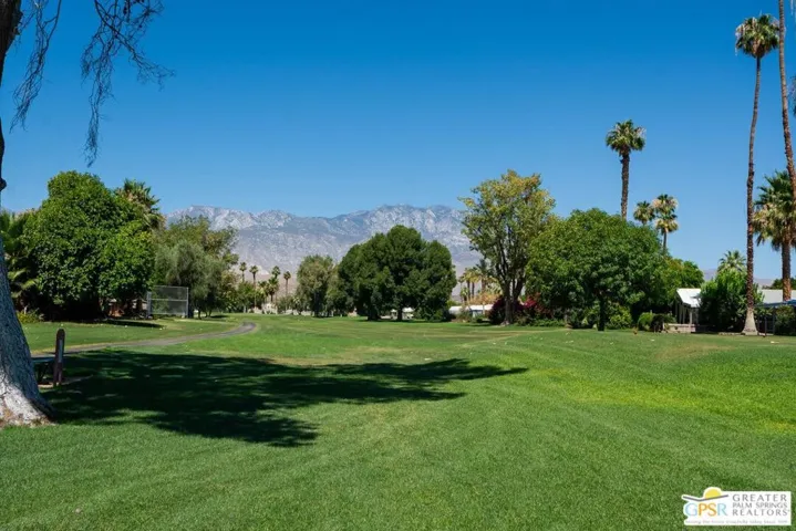 Golf Course with Views!