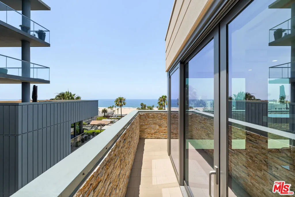1755 Ocean Avenue 811, Santa Monica, California 90401 home-pic-15
