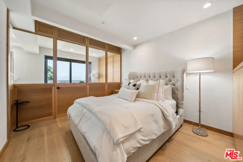 1755 Ocean Avenue 811, Santa Monica, California 90401 home-pic-9