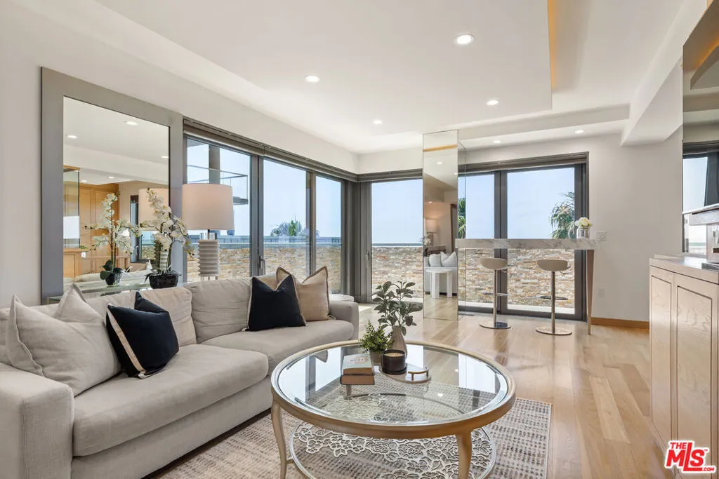 1755 Ocean Avenue 811, Santa Monica, California 90401 home-pic-2