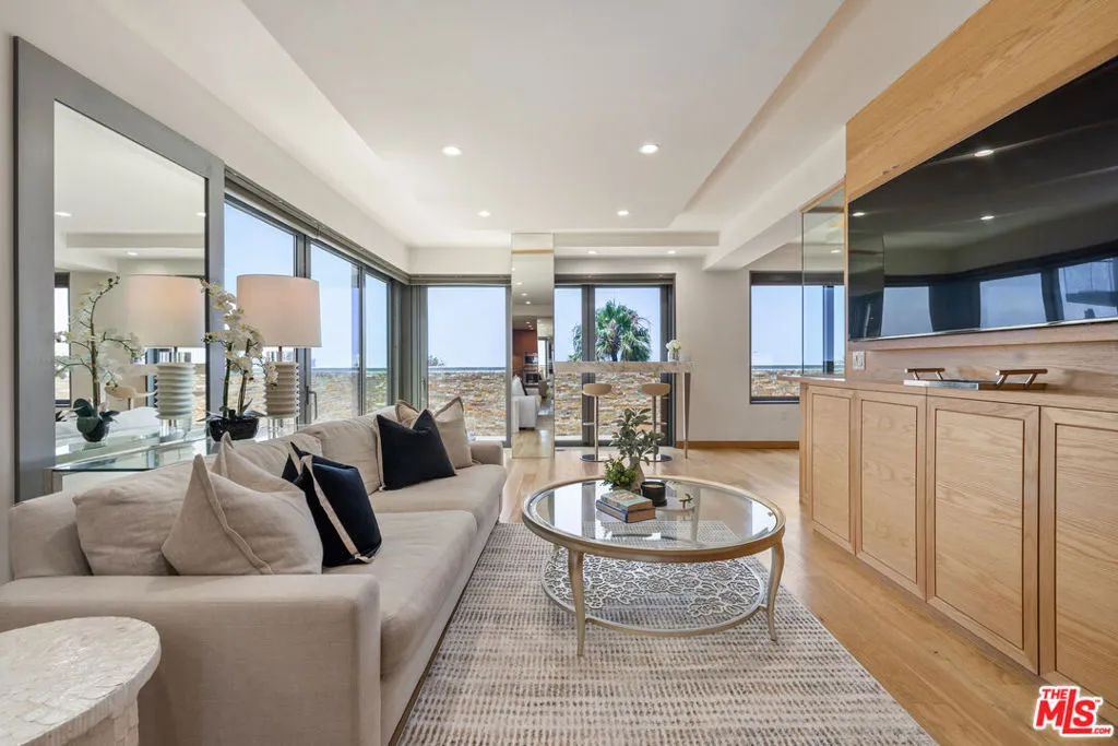 1755 Ocean Avenue 811, Santa Monica, California 90401 home-pic-3