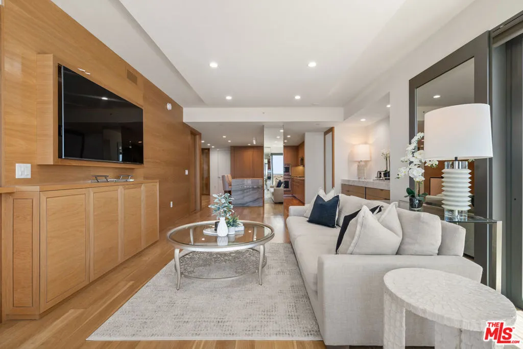 1755 Ocean Avenue 811, Santa Monica, California 90401 home-pic-6