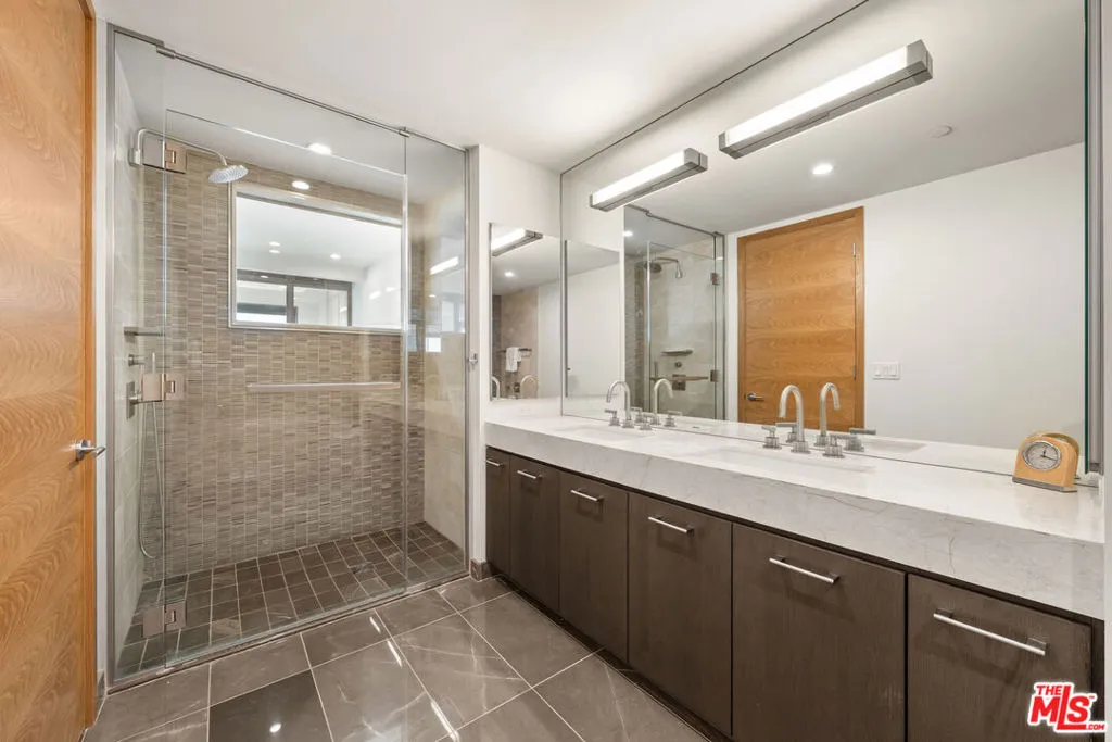 1755 Ocean Avenue 811, Santa Monica, California 90401 home-pic-10