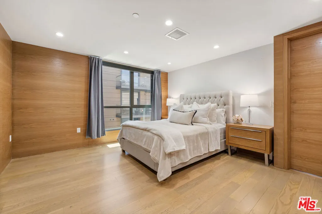 1755 Ocean Avenue 811, Santa Monica, California 90401 home-pic-11