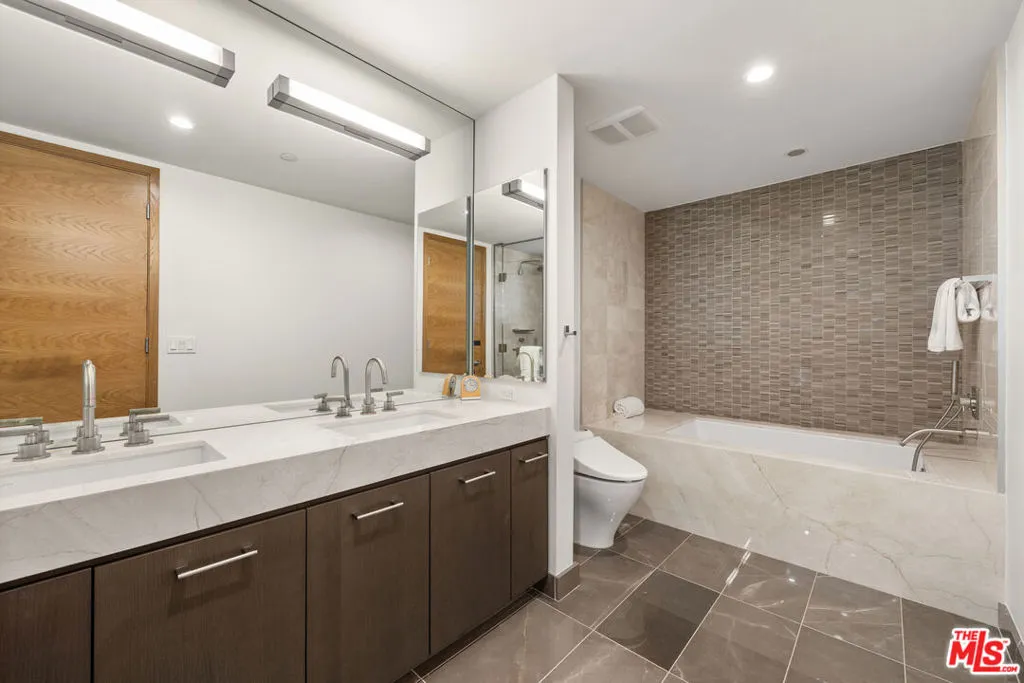 1755 Ocean Avenue 811, Santa Monica, California 90401 home-pic-12