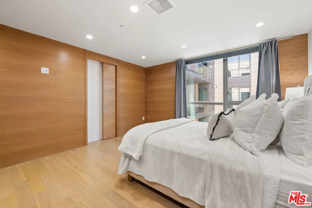 1755 Ocean Avenue 811, Santa Monica, California 90401 home-pic-13