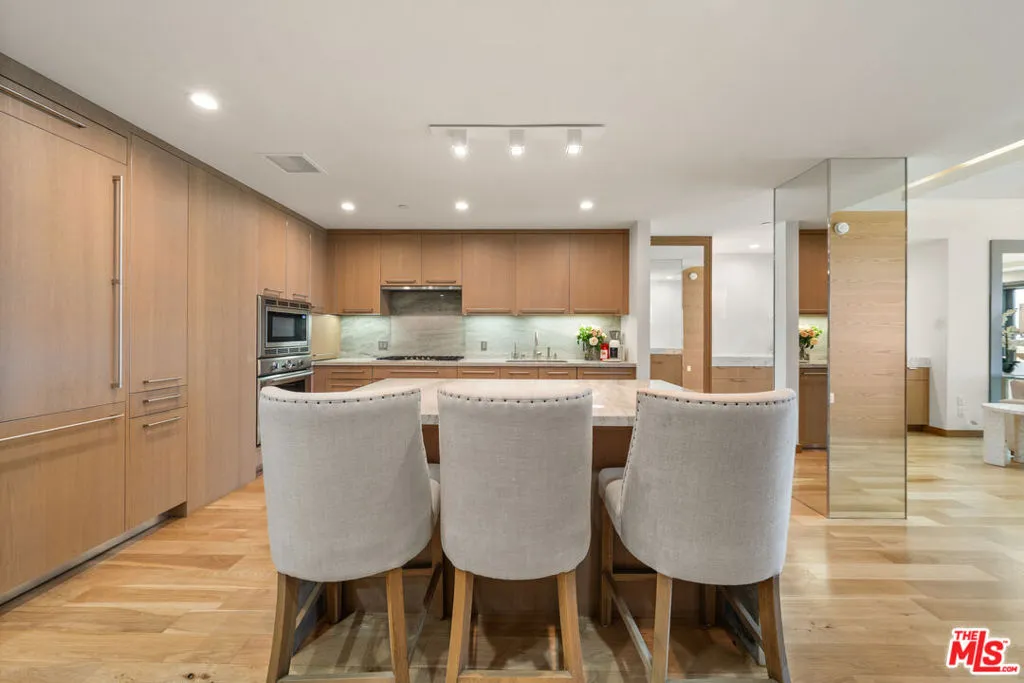 1755 Ocean Avenue 811, Santa Monica, California 90401 home-pic-5