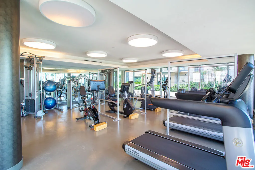 1755 Ocean Avenue 811, Santa Monica, California 90401 home-pic-26