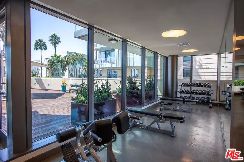1755 Ocean Avenue 801, Santa Monica, California 90401 home-pic-19
