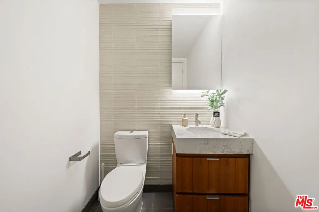 1755 Ocean Avenue 801, Santa Monica, California 90401 home-pic-8
