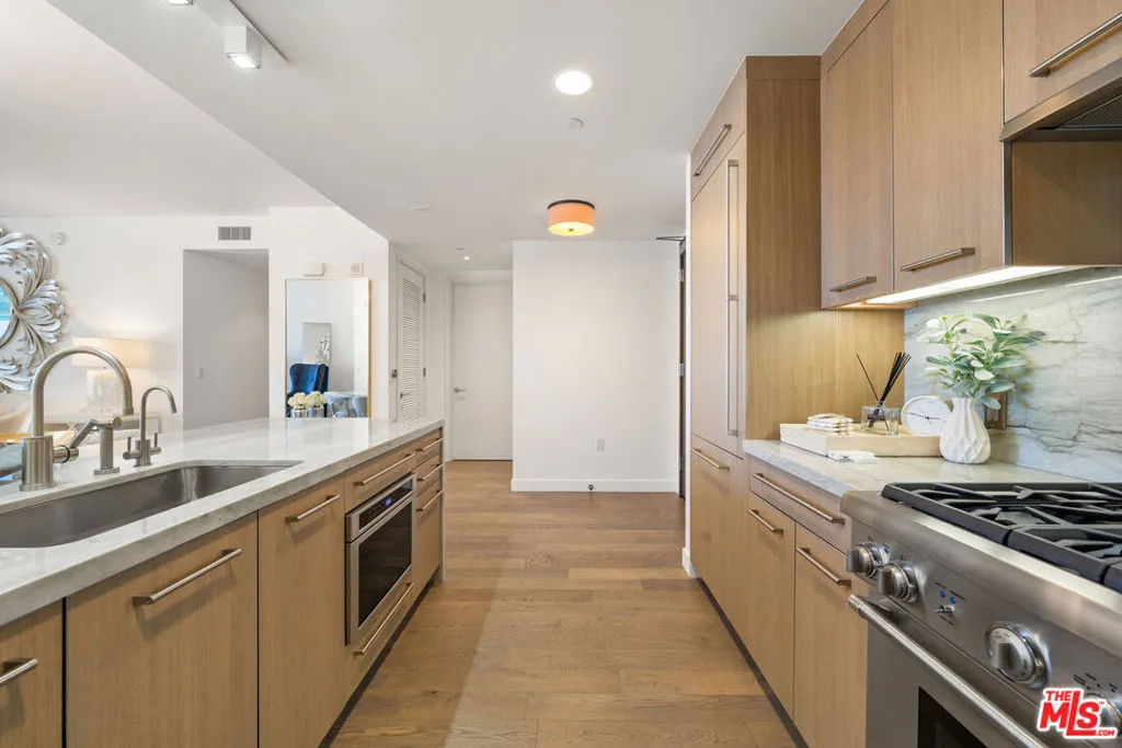 1755 Ocean Avenue 801, Santa Monica, California 90401 home-pic-4