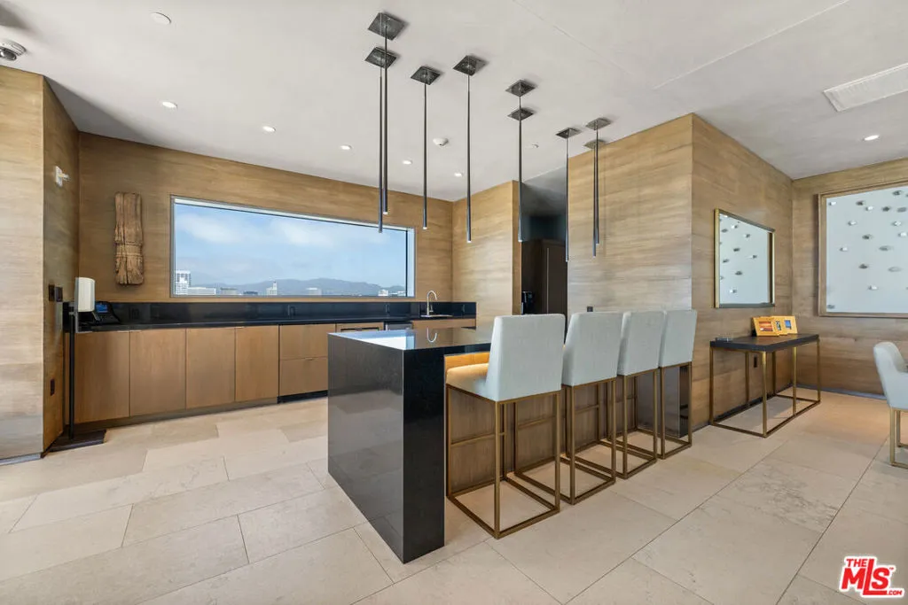 1755 Ocean Avenue 801, Santa Monica, California 90401 home-pic-24