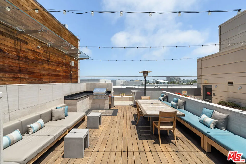 1755 Ocean Avenue 801, Santa Monica, California 90401 home-pic-23