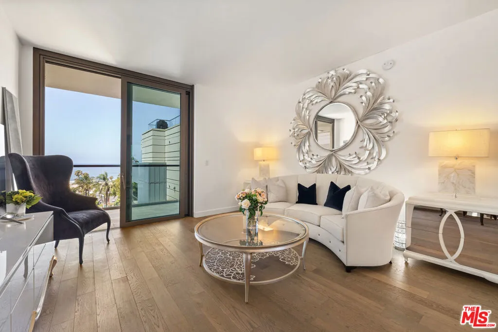 1755 Ocean Avenue 801, Santa Monica, California 90401 home-pic-1