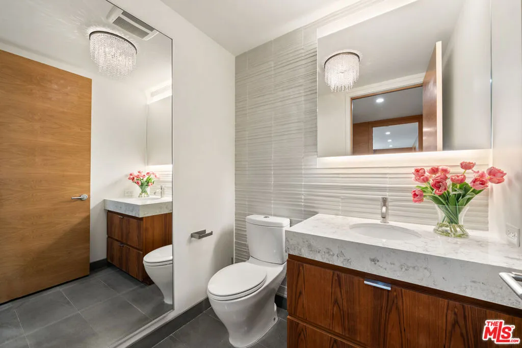 1755 Ocean Avenue 801, Santa Monica, California 90401 home-pic-9