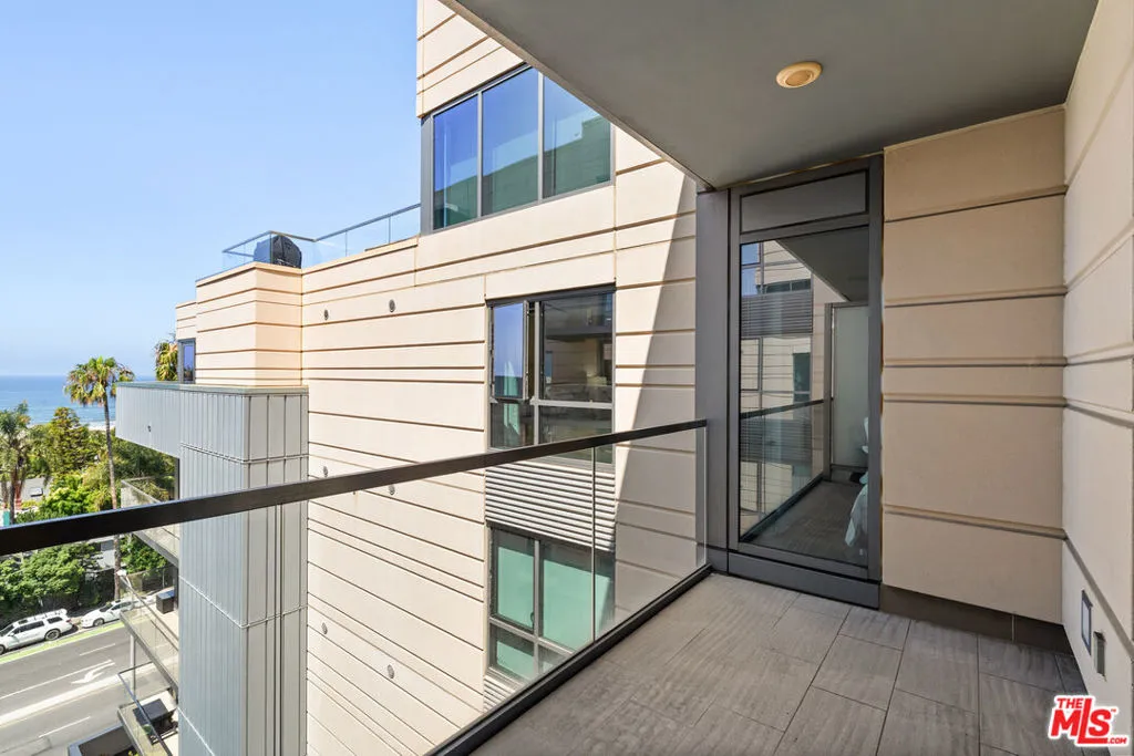 1755 Ocean Avenue 801, Santa Monica, California 90401 home-pic-11