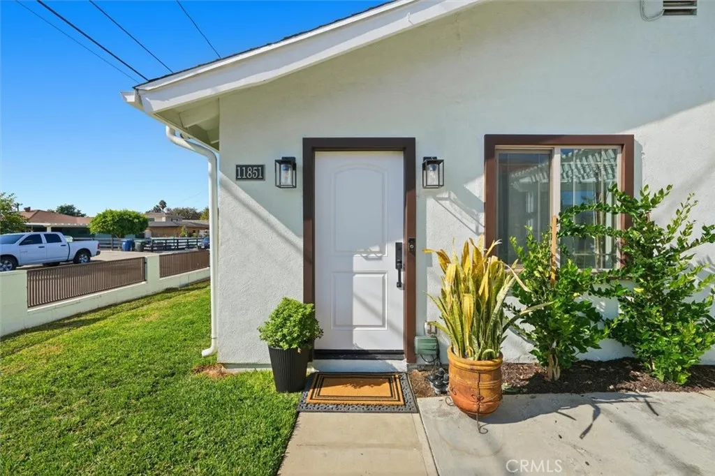 11851 Earlham, Orange, California 92869 home-pic-21