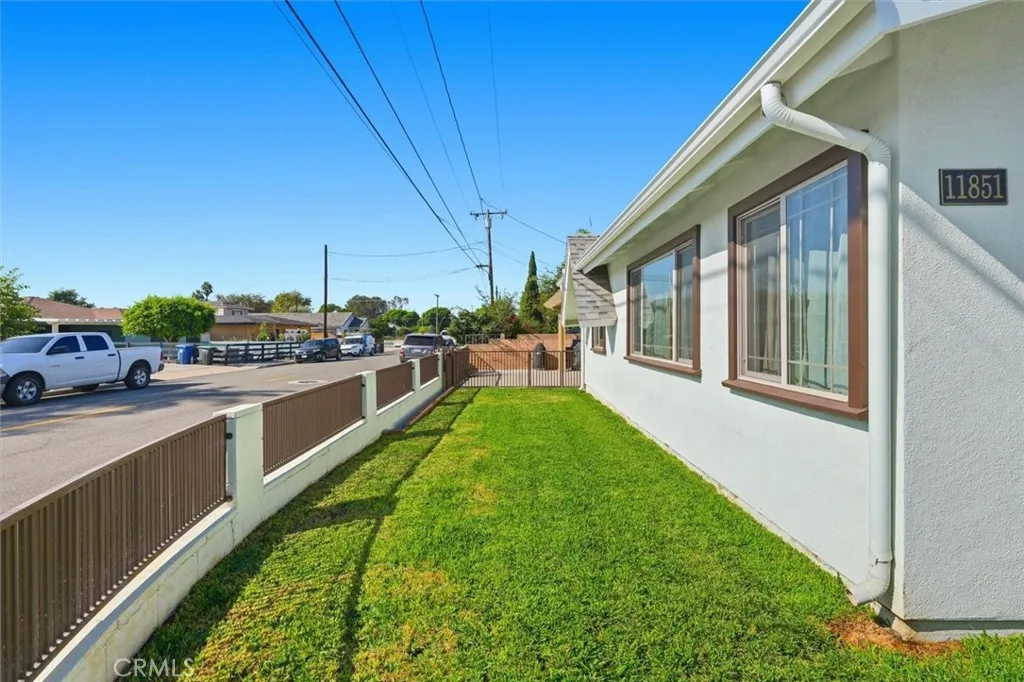 11851 Earlham, Orange, California 92869 home-pic-23
