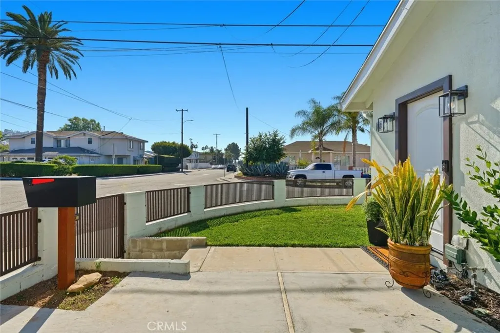 11851 Earlham, Orange, California 92869 home-pic-20