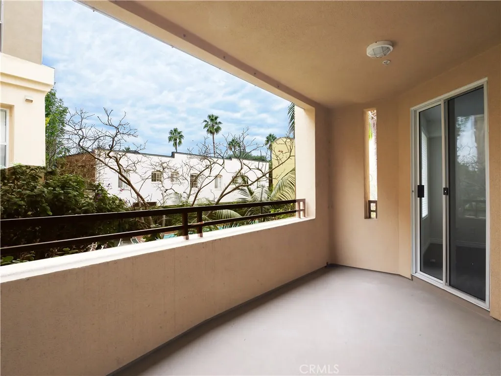 1281 Cabrillo Avenue 204, Torrance, California 90501 home-pic-12
