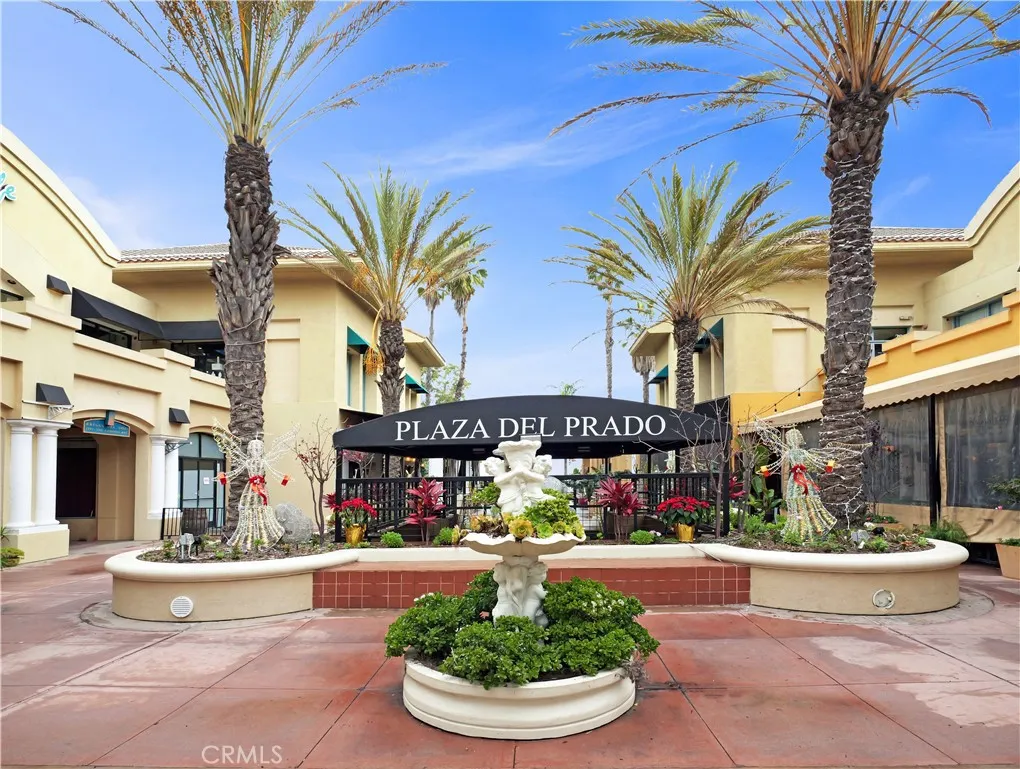 1281 Cabrillo Avenue 204, Torrance, California 90501 home-pic-1