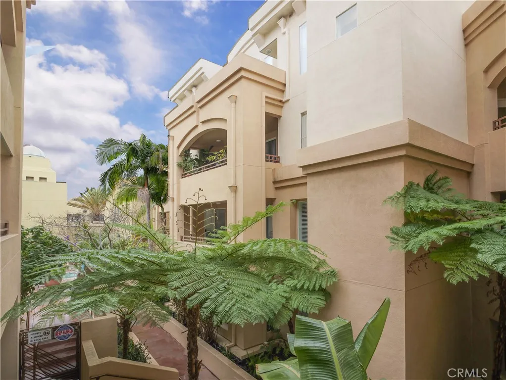 1281 Cabrillo Avenue 204, Torrance, California 90501 home-pic-4