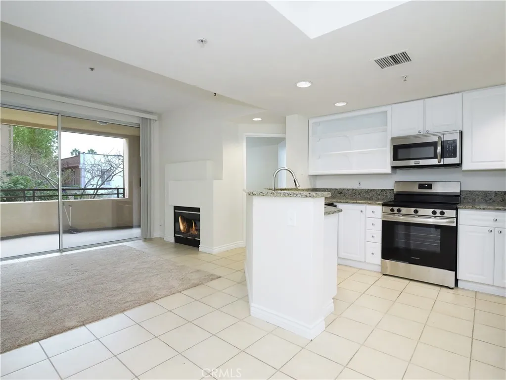 1281 Cabrillo Avenue 204, Torrance, California 90501 home-pic-7