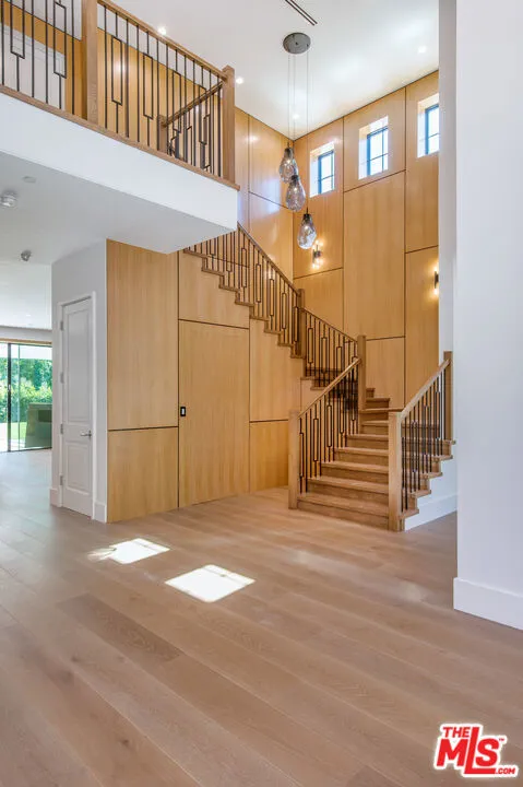16866 Mooncrest Drive, Encino, California 91436 home-pic-3