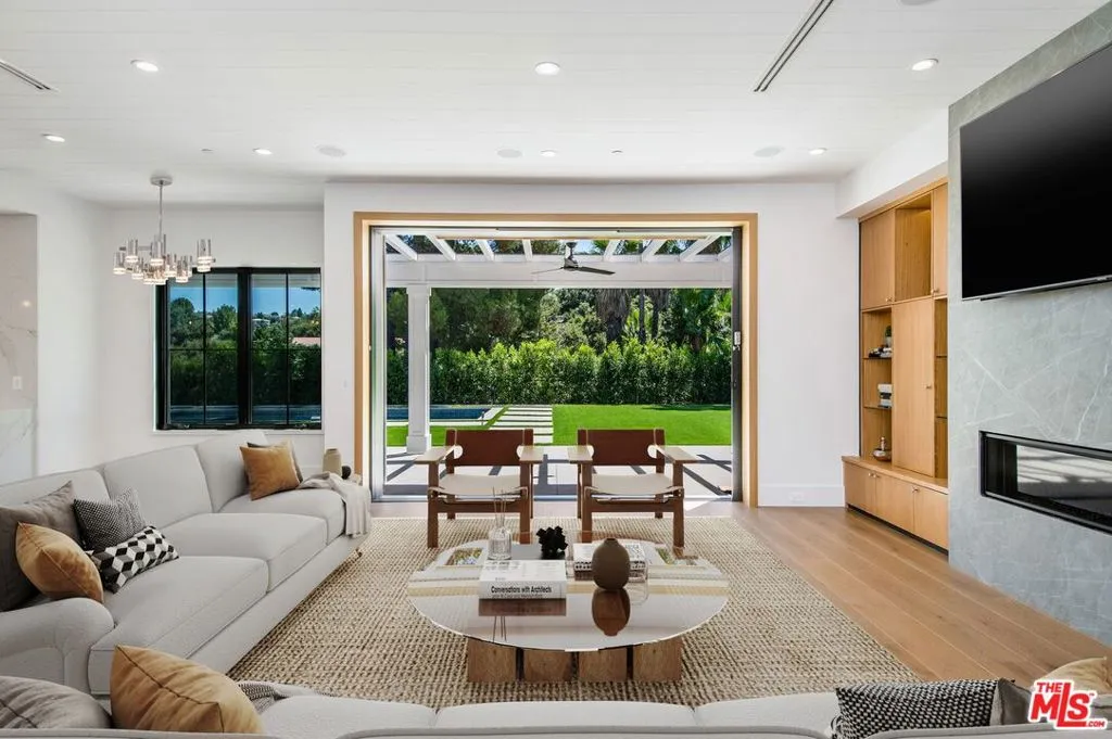 16866 Mooncrest Drive, Encino, California 91436 home-pic-11