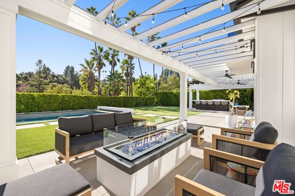 16866 Mooncrest Drive, Encino, California 91436 home-pic-13