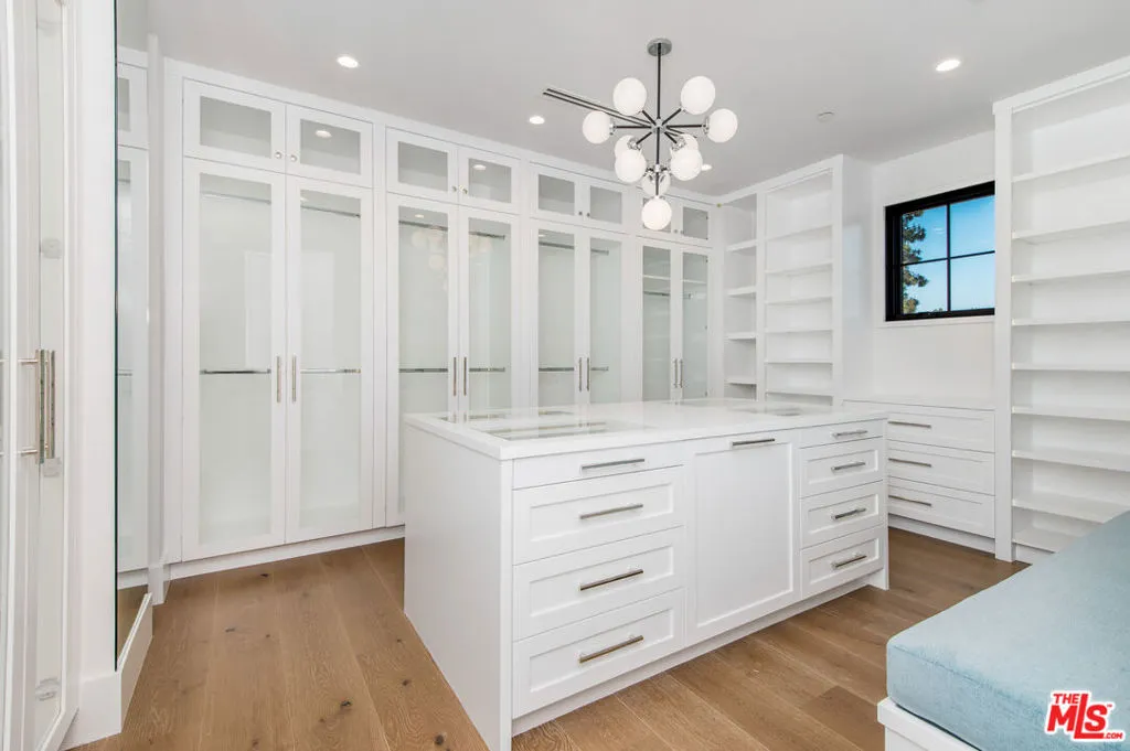 16866 Mooncrest Drive, Encino, California 91436 home-pic-23