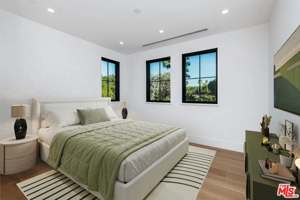 16866 Mooncrest Drive, Encino, California 91436 home-pic-24