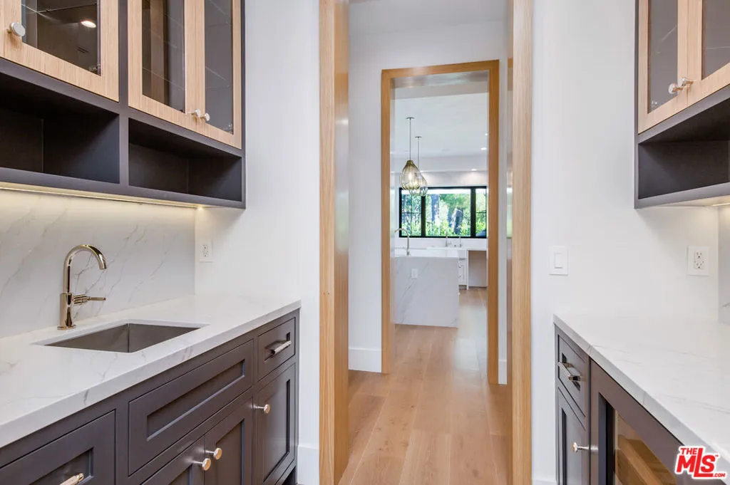 16866 Mooncrest Drive, Encino, California 91436 home-pic-6