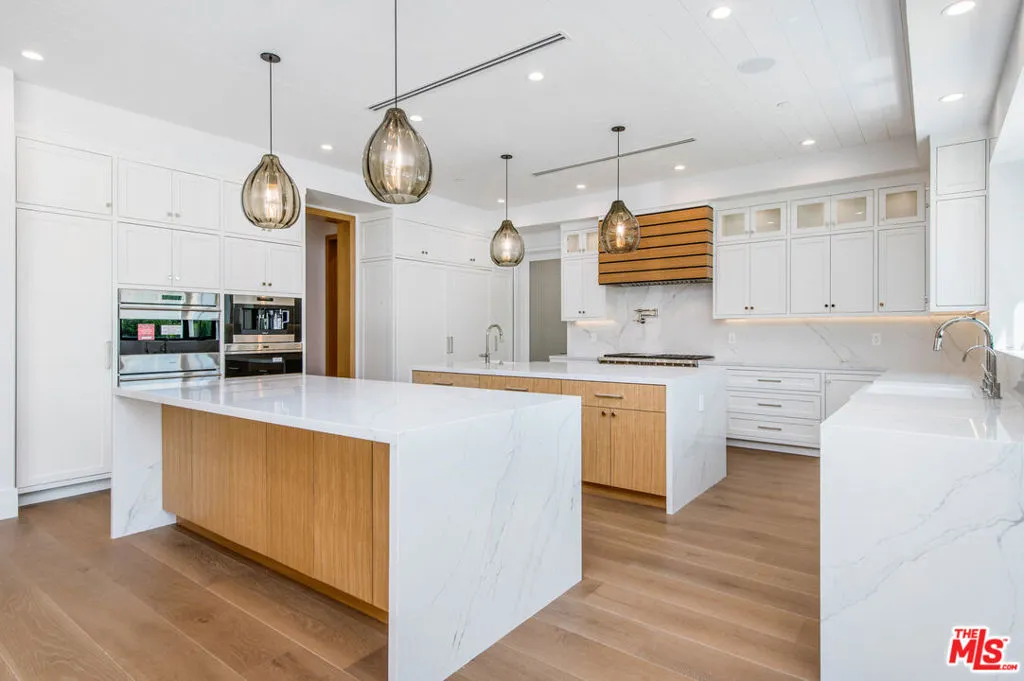 16866 Mooncrest Drive, Encino, California 91436 home-pic-8
