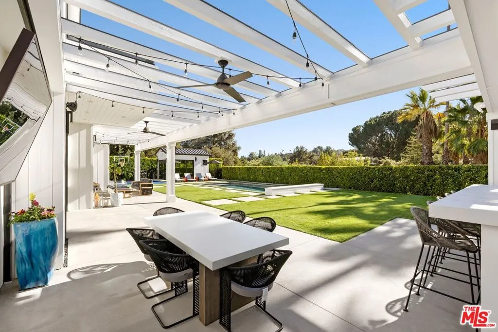 16866 Mooncrest Drive, Encino, California 91436 home-pic-12