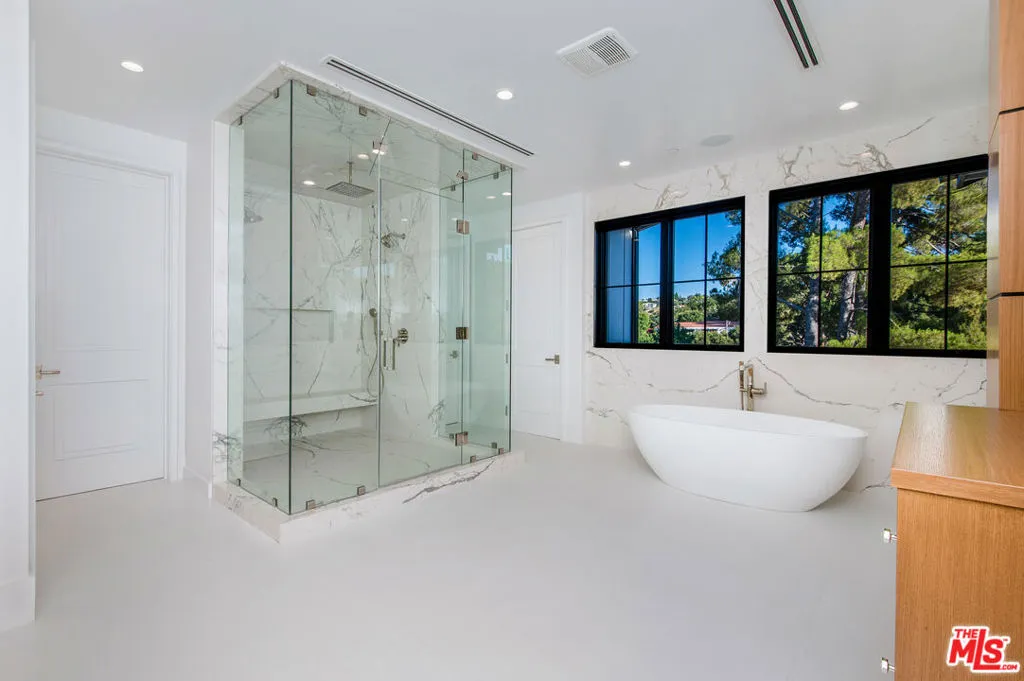 16866 Mooncrest Drive, Encino, California 91436 home-pic-22