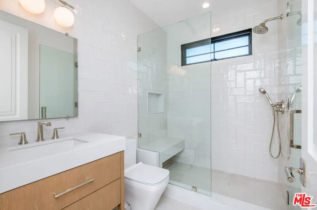 16866 Mooncrest Drive, Encino, California 91436 home-pic-25