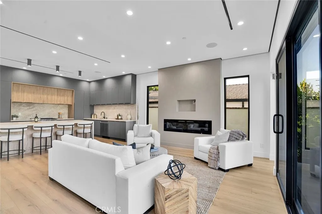 6010 Lasaine Avenue, Encino, California 91316 home-pic-10