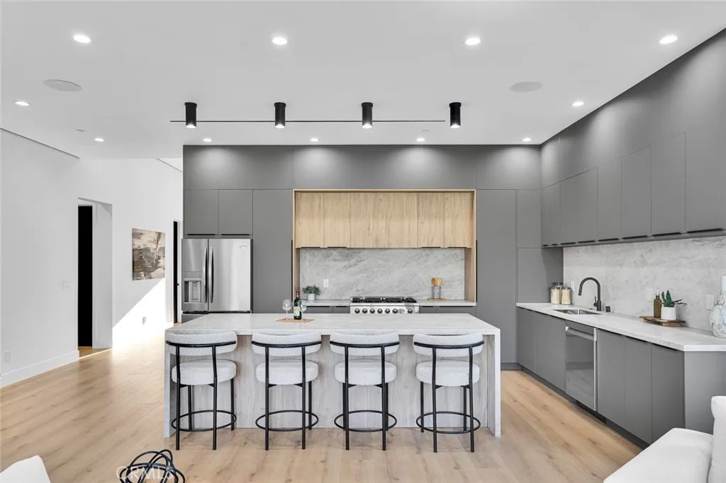 6010 Lasaine Avenue, Encino, California 91316 home-pic-8