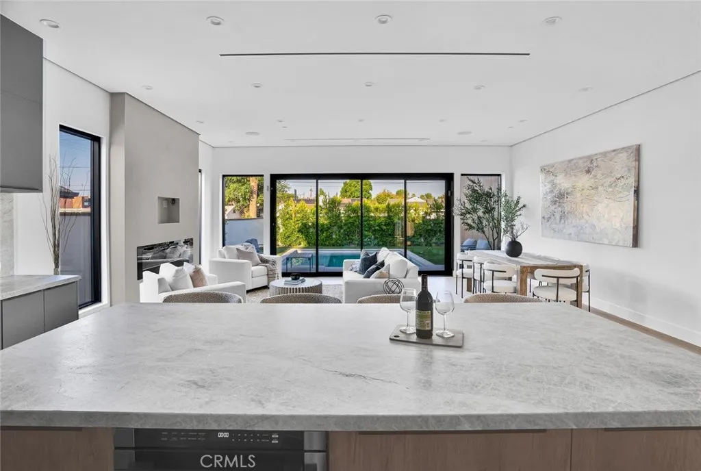 6010 Lasaine Avenue, Encino, California 91316 home-pic-11
