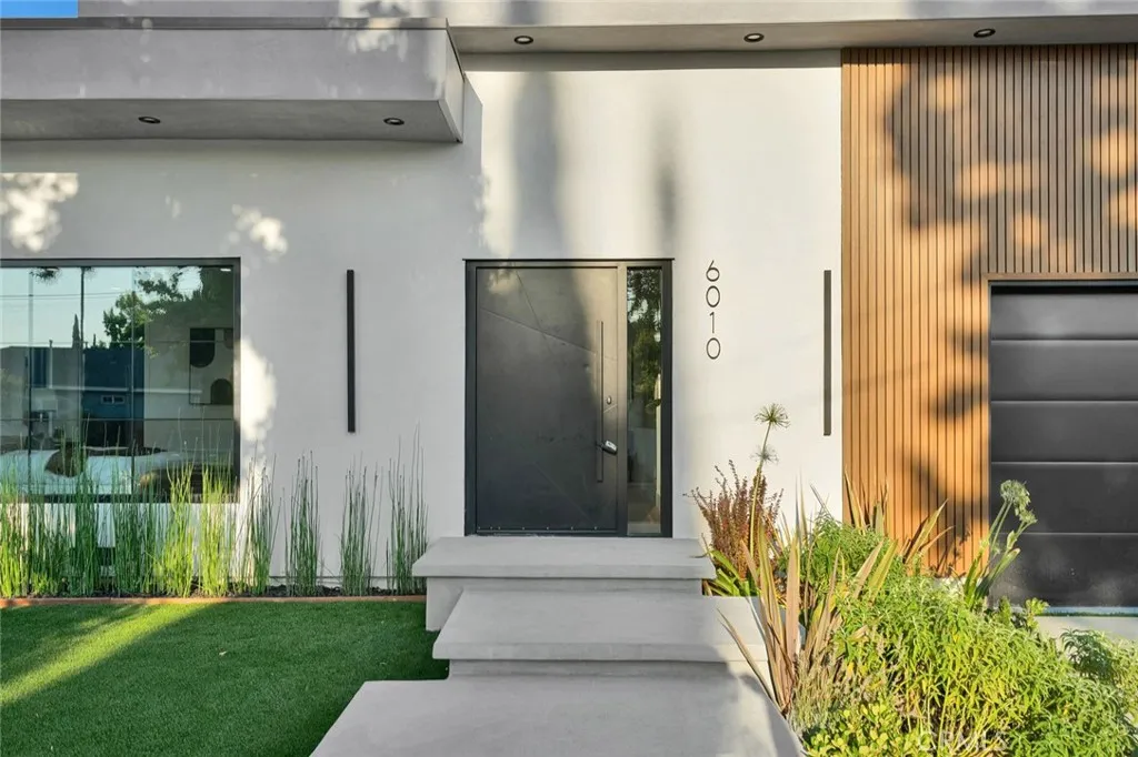 6010 Lasaine Avenue, Encino, California 91316 home-pic-2