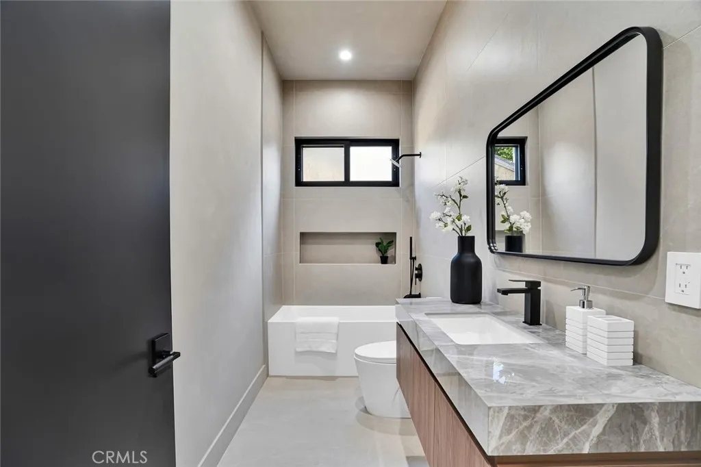 6010 Lasaine Avenue, Encino, California 91316 home-pic-24