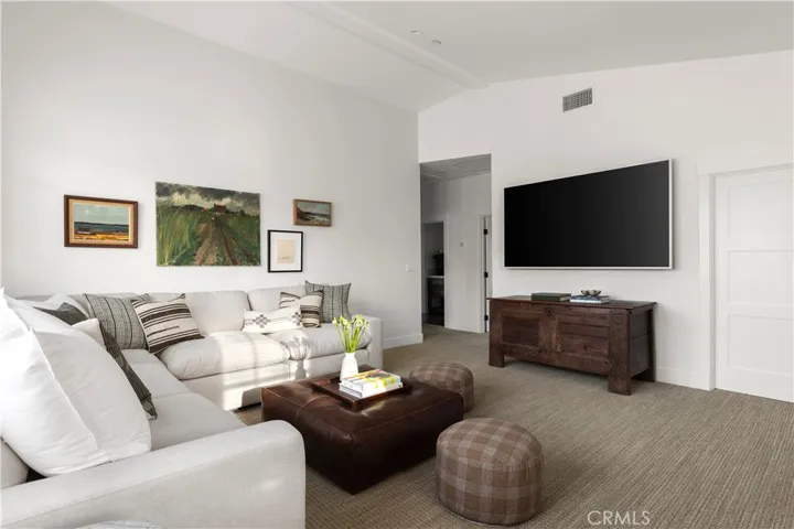 224 Flower Street, Costa Mesa, California 92627