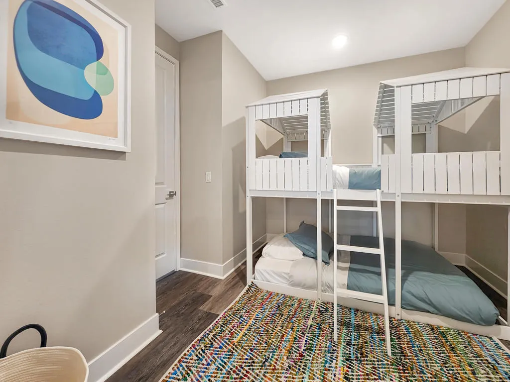 Bonus room with bunk beds