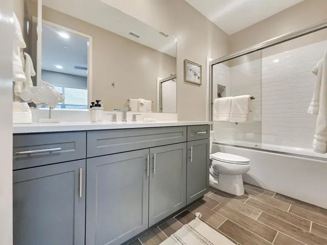 Ensuite Bathroom #4
