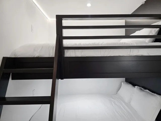4 Queen Bunk Beds
