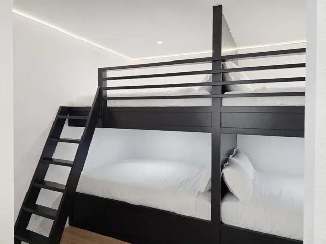 4 Queen Bunk Beds