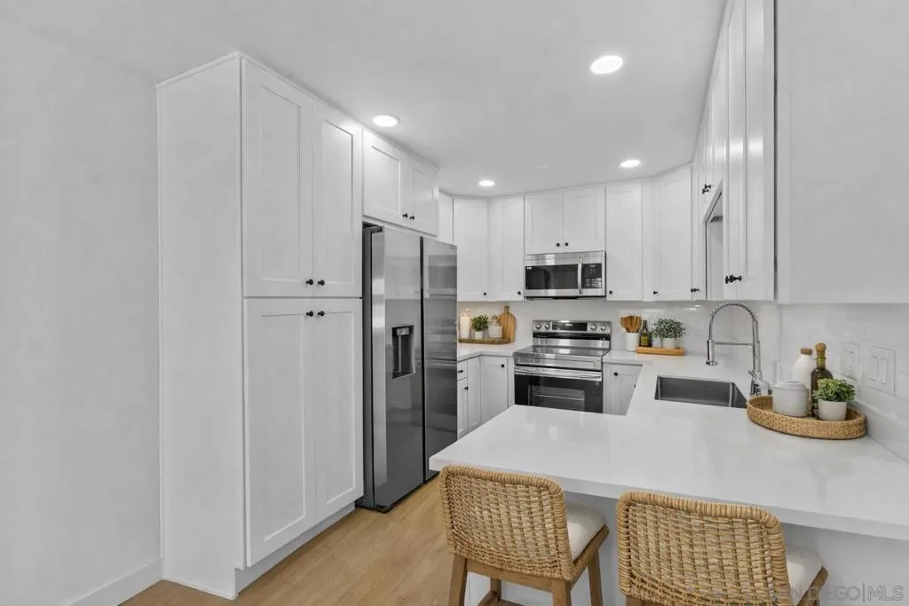 6747 Friars Rd  home-pic-1