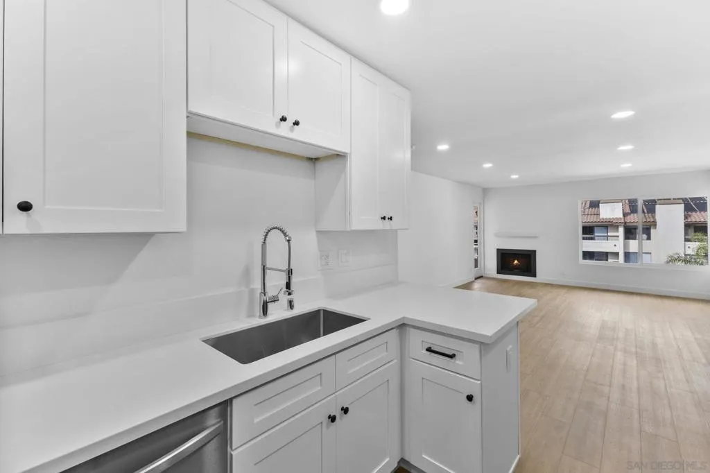 6747 Friars Rd  home-pic-4